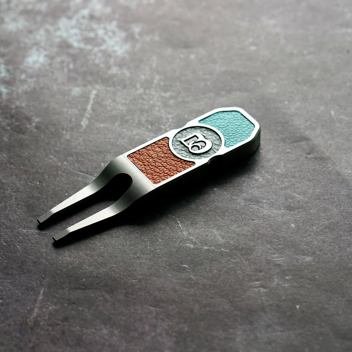 Racing Divot Tool