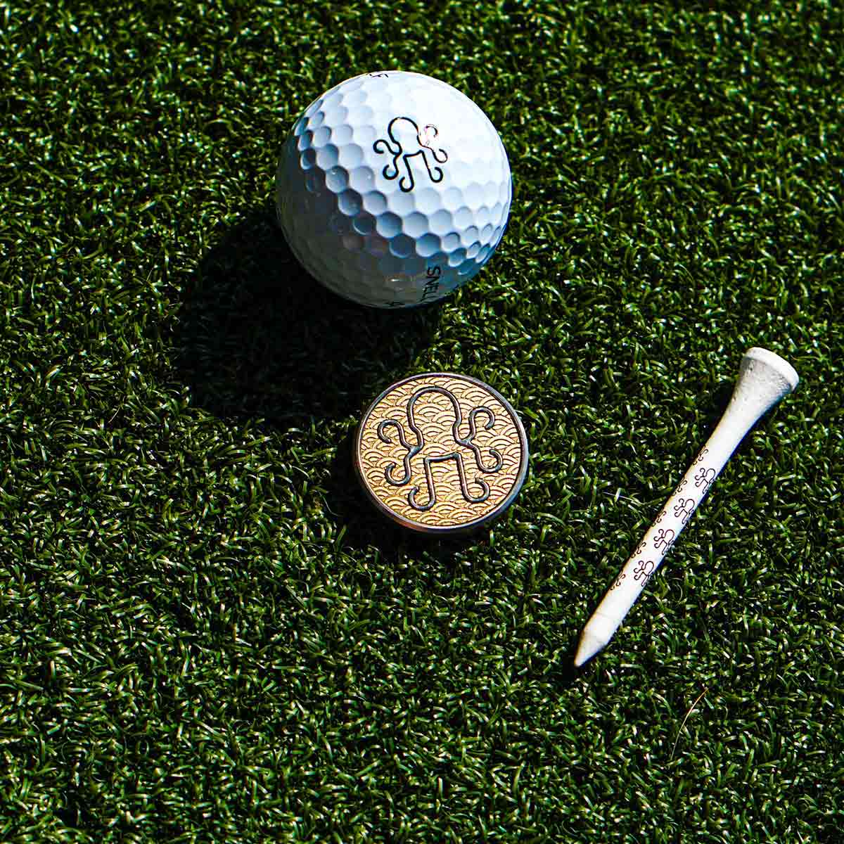 Brass wave-pattern inlay symbolizing deep sea power on Kraken Golf Shinkai marker