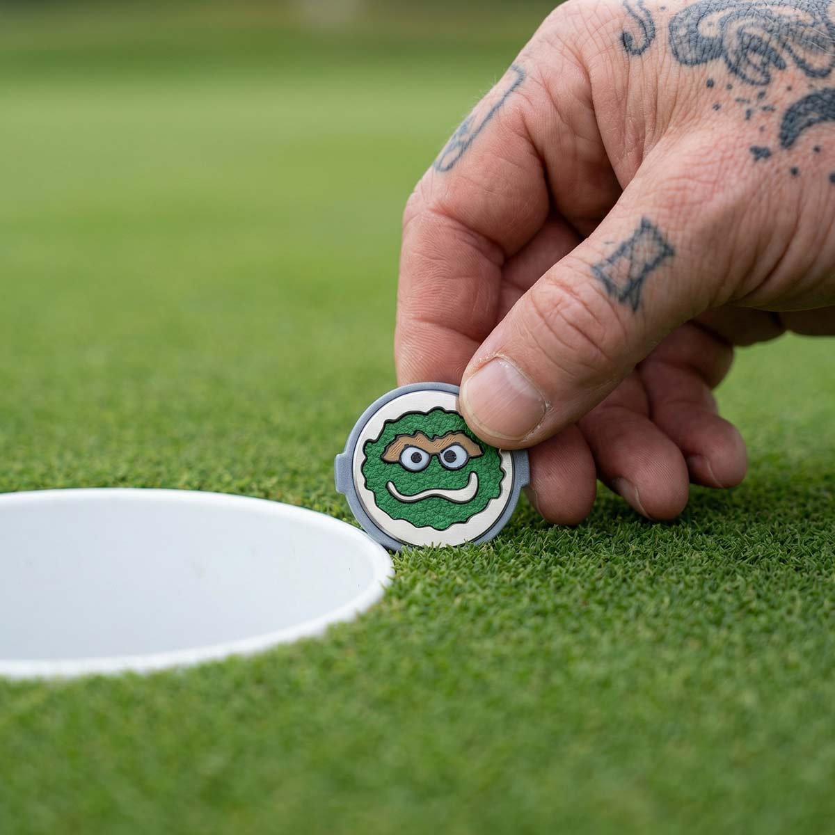 Blacklist 019 Den Lid Oscar Drift ball marker on a putting green