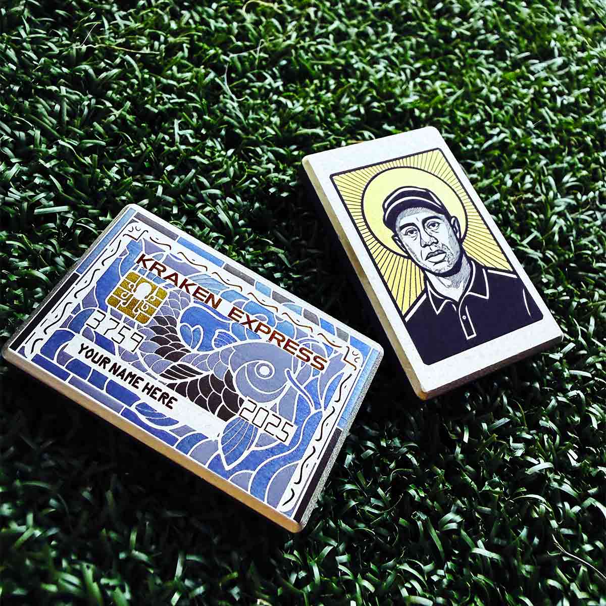 Credit card style golf ball marker with Tiger Woods gold halo back Blacklist 009