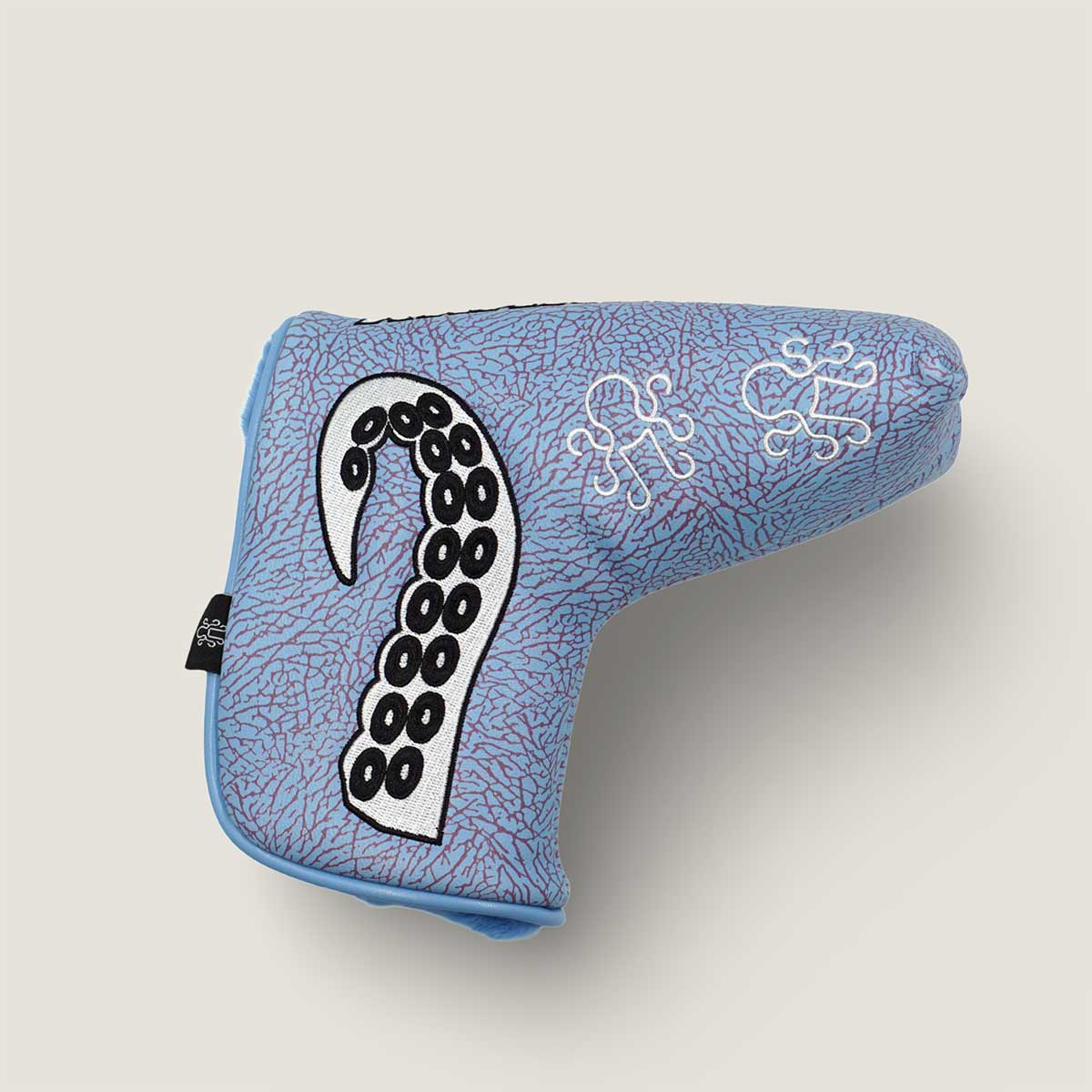 Kraken Air putter headcover with soft blue fur lining and magnetic closure