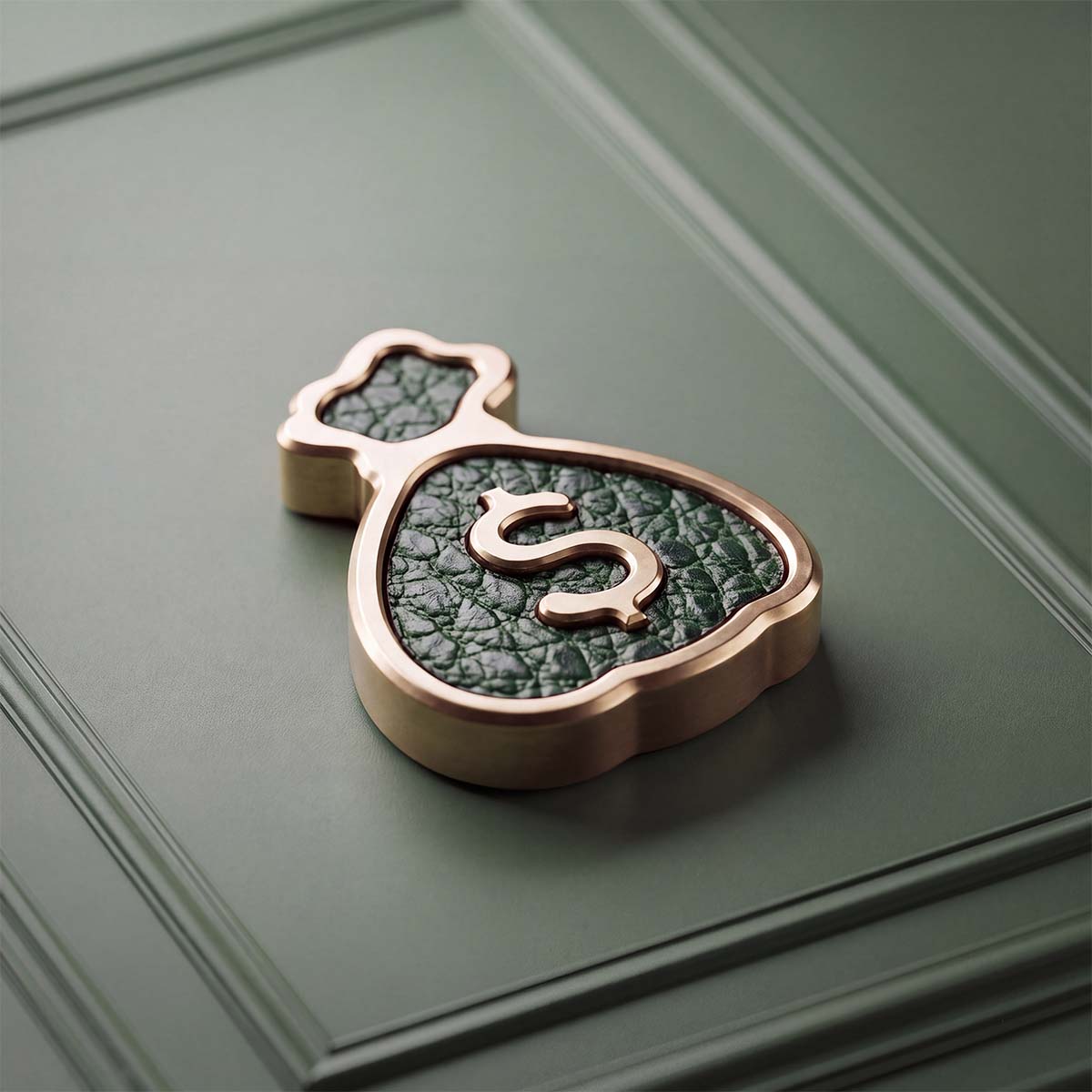 Nassau brass money bag golf ball marker with green Dollaro leather inlay