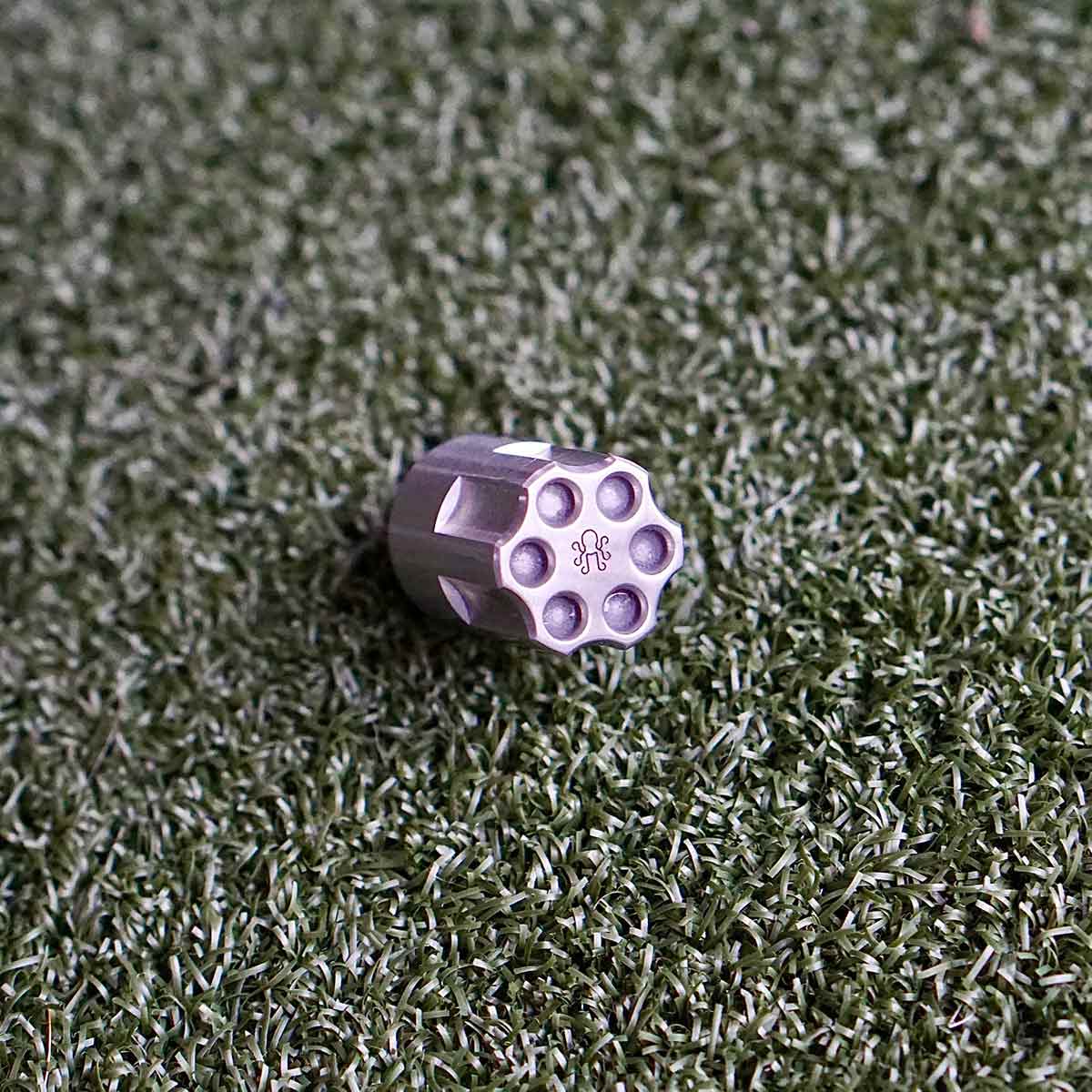 Revolver Single Prong Divot Tool