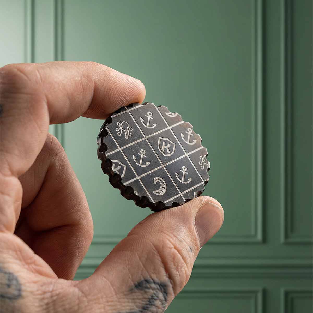 Signal Skull Marker back view - repeating Kraken pattern