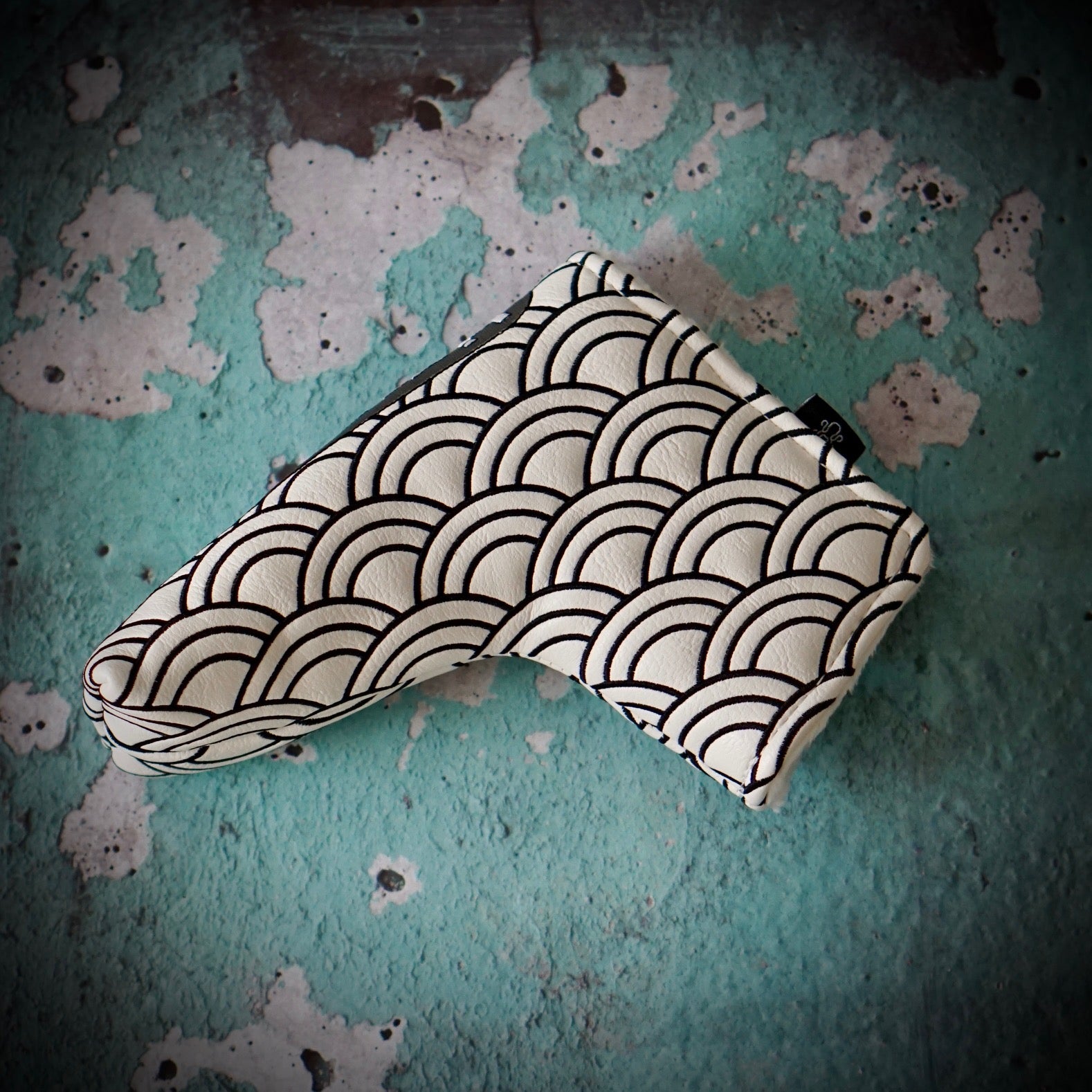 Soft white interior blade cover with silver wave motif and double magnet closure