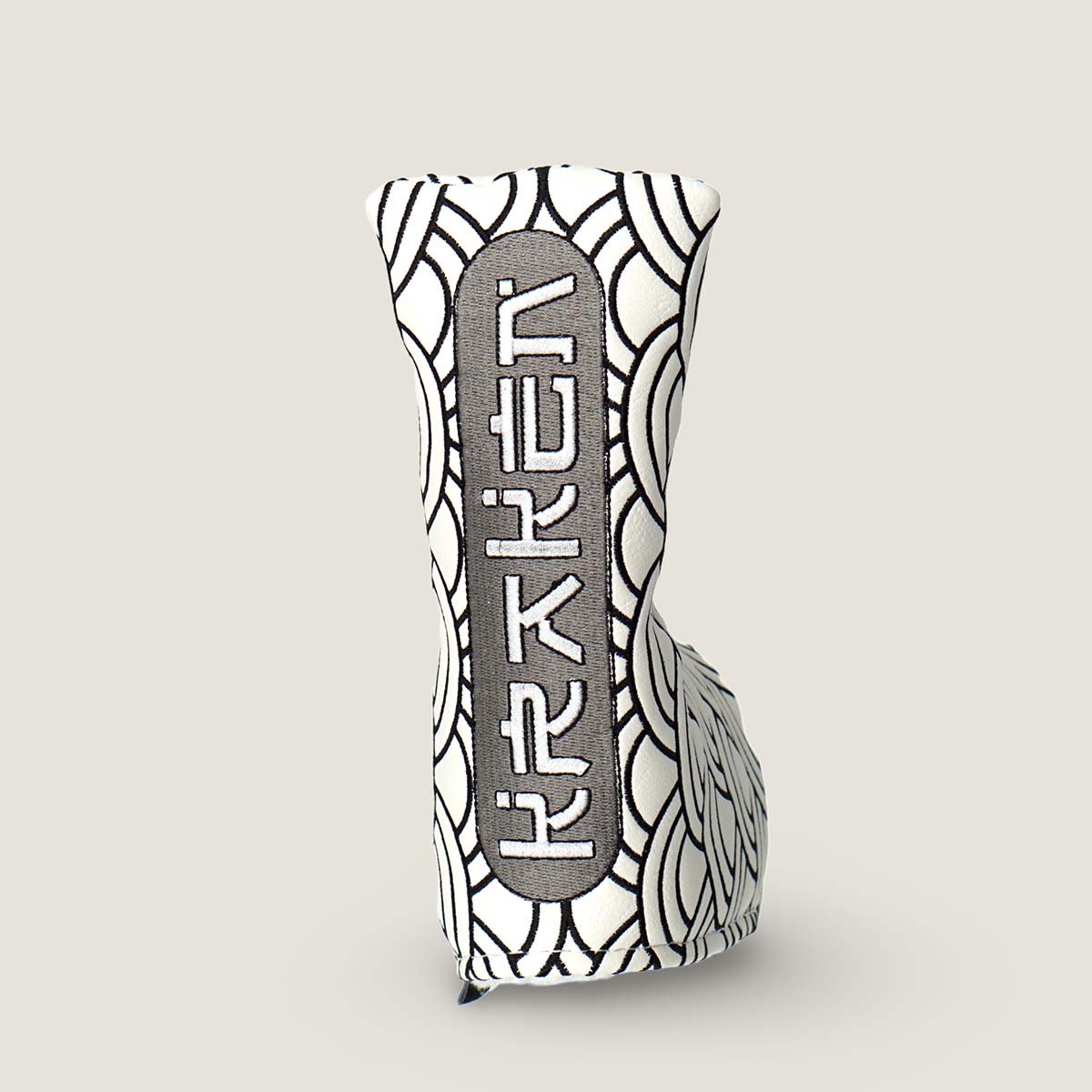 Premium magnetic blade putter cover in white with traditional Japanese embroidery
